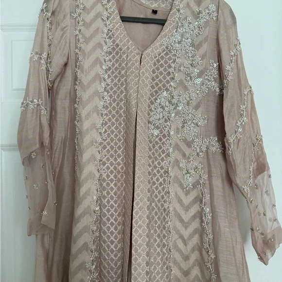 Elegant light pink 4piece outfit
Designer: Mubashira Usman - Picture 3 of 6